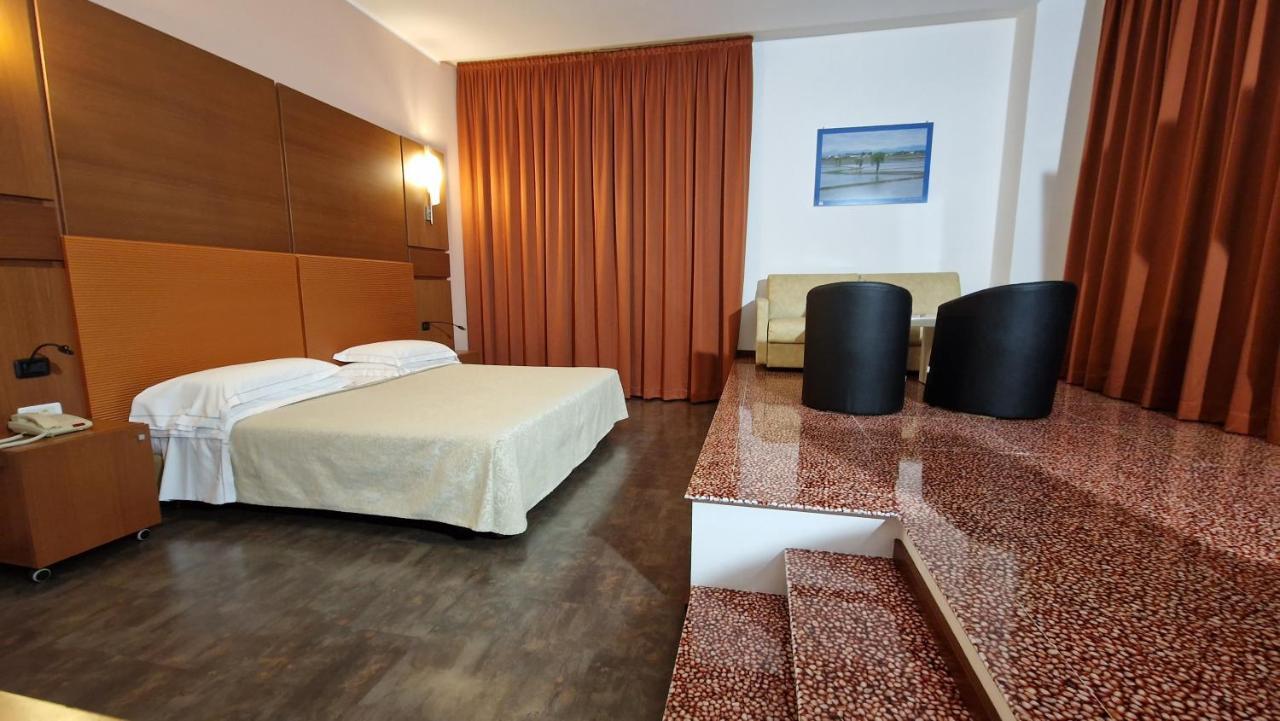 Bella Italia Palace Hotel Novara Exteriér fotografie